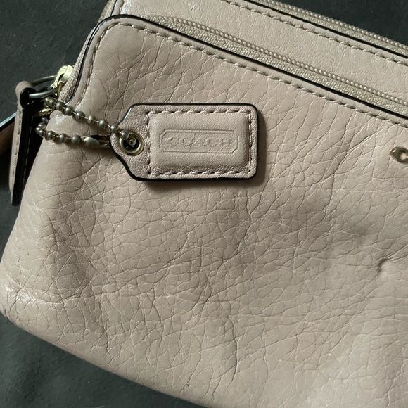 Very Pale Pink Coach Wallet - Picture 3 of 5